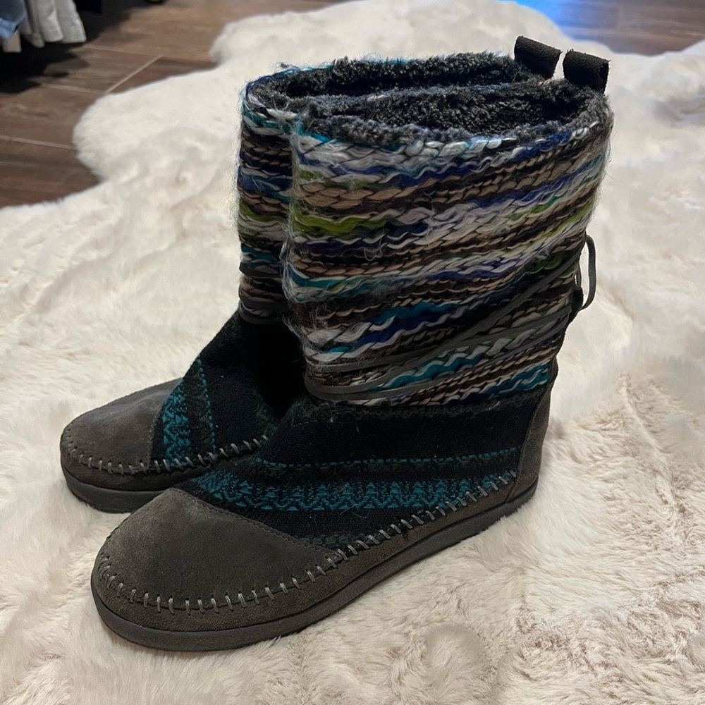 Toms Nepal knit boot size 6.5